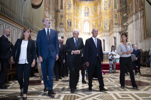 Interprete Paula Queiroz, Presidente Mattarella, Re di Spagna Felipe VI e Presidente Marcelo Rebelo